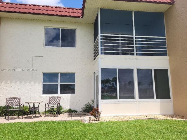 136 Lake Dora Drive 136, West Palm Beach, FL 33411