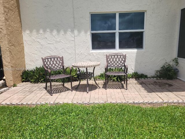 136 Lake Dora Drive 136, West Palm Beach, FL 33411