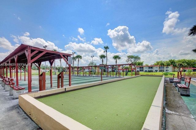136 Lake Dora Drive 136, West Palm Beach, FL 33411