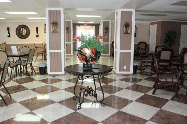 136 Lake Dora Drive 136, West Palm Beach, FL 33411