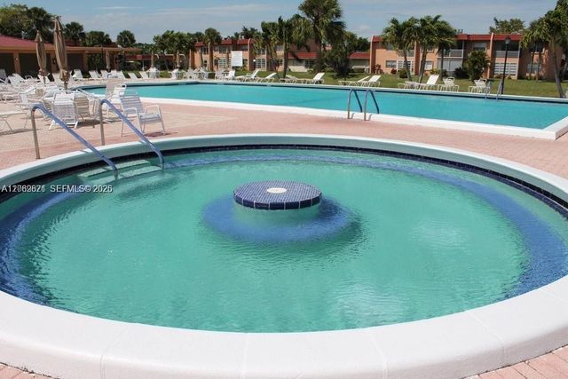 136 Lake Dora Drive 136, West Palm Beach, FL 33411