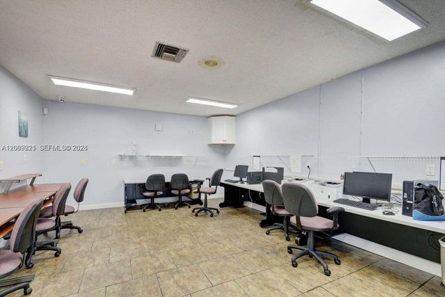 136 Lake Dora Drive 136, West Palm Beach, FL 33411