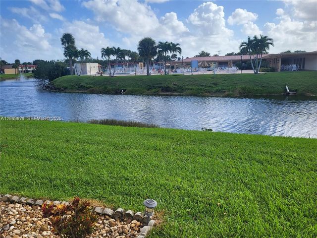 136 Lake Dora Drive 136, West Palm Beach, FL 33411