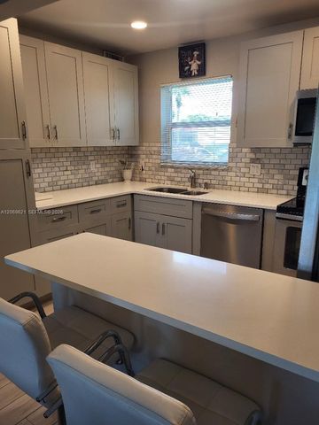 136 Lake Dora Drive 136, West Palm Beach, FL 33411
