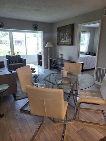 136 Lake Dora Drive 136, West Palm Beach, FL 33411