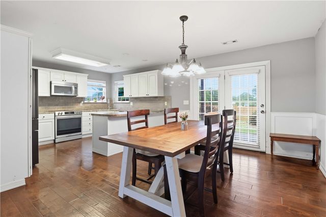 203 NW Freestone, Bentonville, AR 72712
