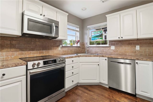 203 NW Freestone, Bentonville, AR 72712