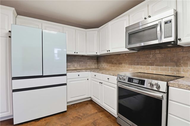 203 NW Freestone, Bentonville, AR 72712