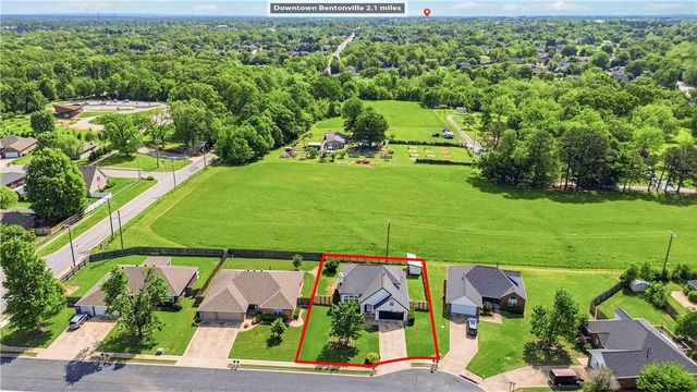 203 NW Freestone, Bentonville, AR 72712