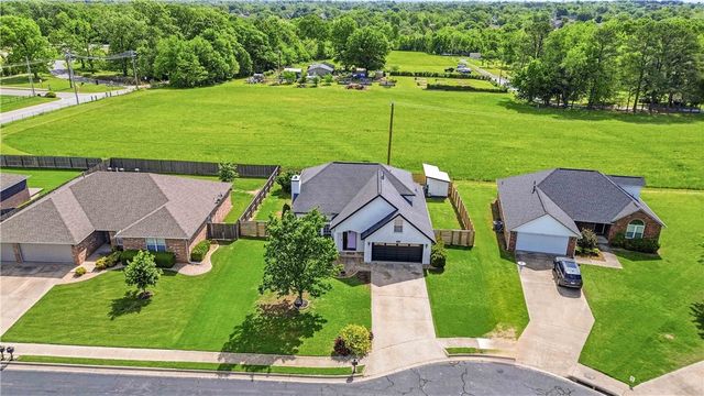 203 NW Freestone, Bentonville, AR 72712