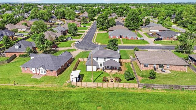 203 NW Freestone, Bentonville, AR 72712