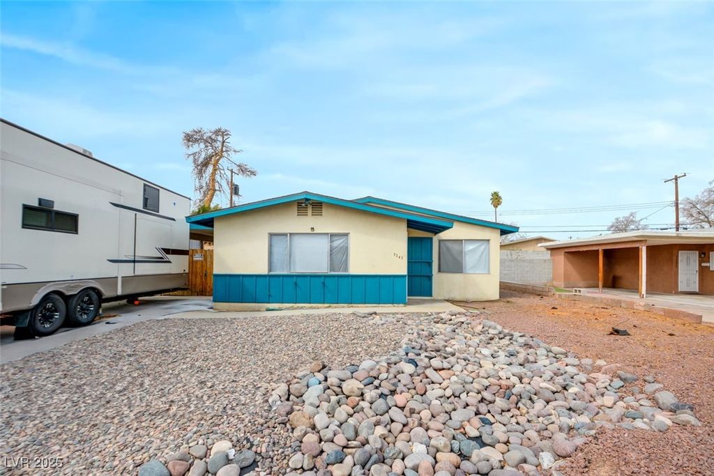 3247 Greenbriar Drive, Las Vegas, NV 89121