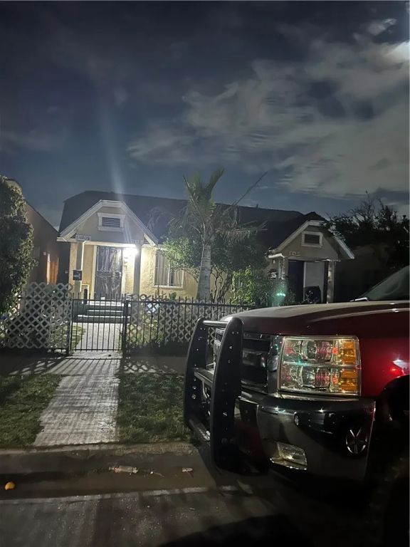 5418 Denker, Los Angeles, CA 90062