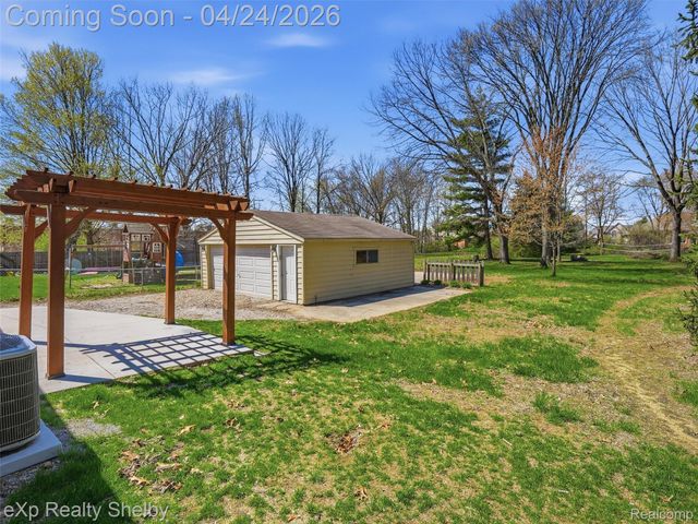 49301 Schoenherr Road, Shelby Charter Township, MI 48315