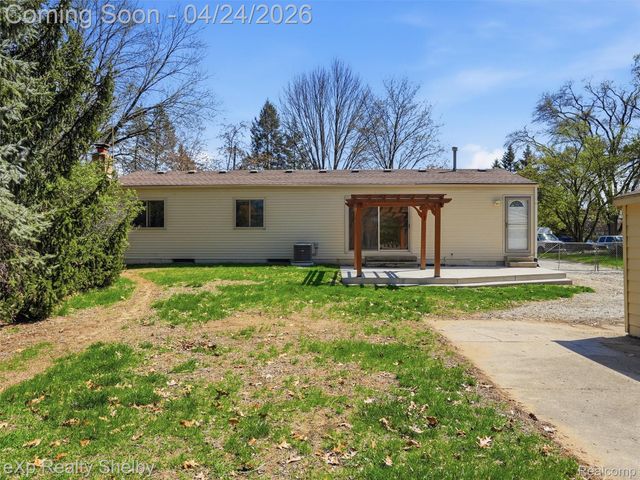 49301 Schoenherr Road, Shelby Charter Township, MI 48315
