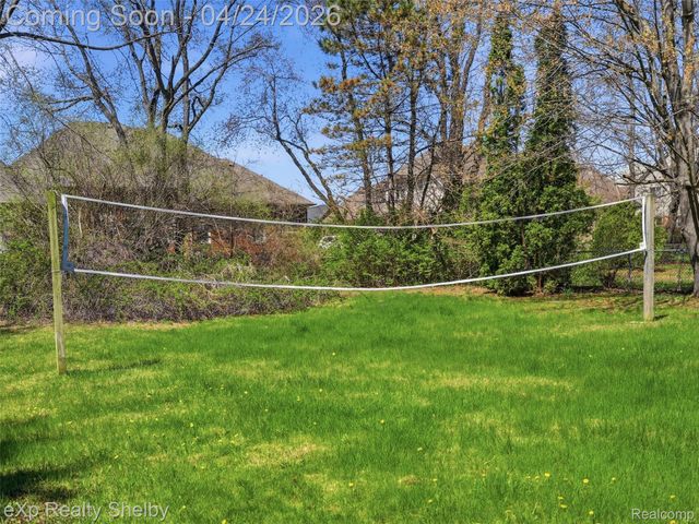 49301 Schoenherr Road, Shelby Charter Township, MI 48315
