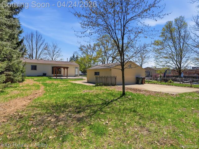 49301 Schoenherr Road, Shelby Charter Township, MI 48315