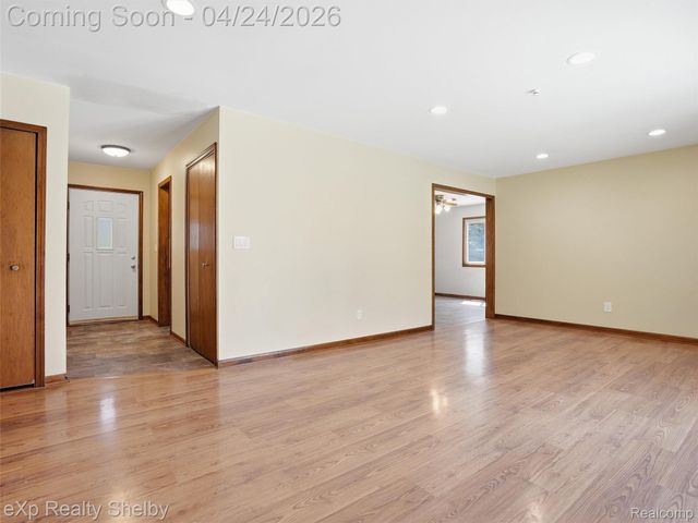 49301 Schoenherr Road, Shelby Charter Township, MI 48315