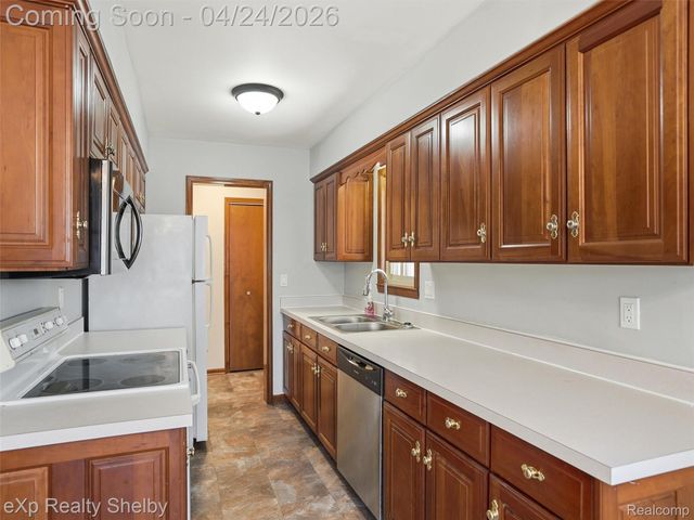 49301 Schoenherr Road, Shelby Charter Township, MI 48315