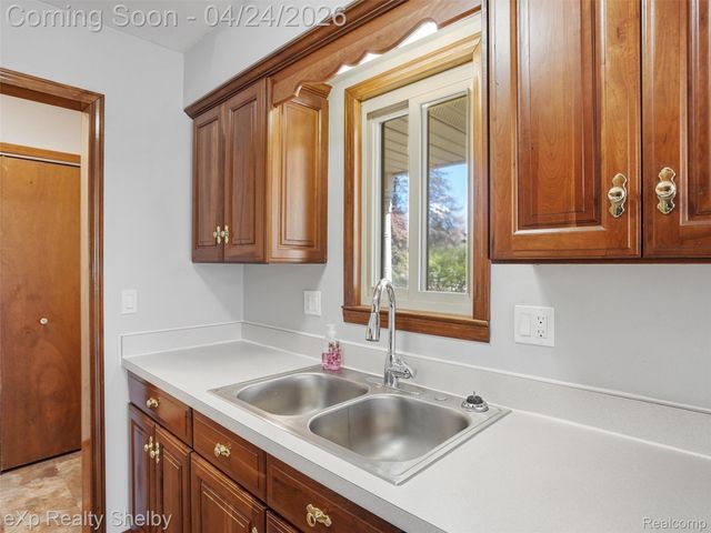 49301 Schoenherr Road, Shelby Charter Township, MI 48315