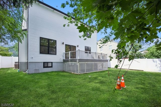 5 Briar Cliff Rd, Livingston Twp., NJ 07039