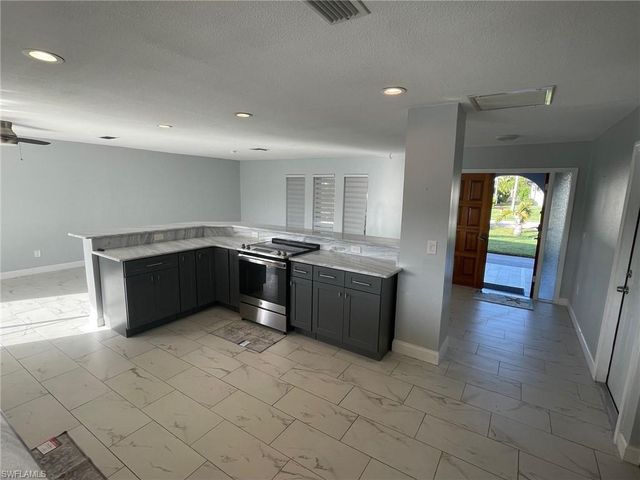 5029 SW 11th PL, Cape Coral, FL 33914