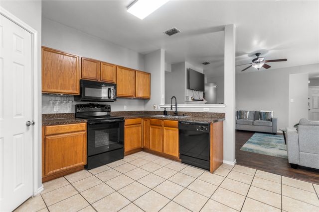 1225 Glencoe Drive, Glenn Heights, TX 75154