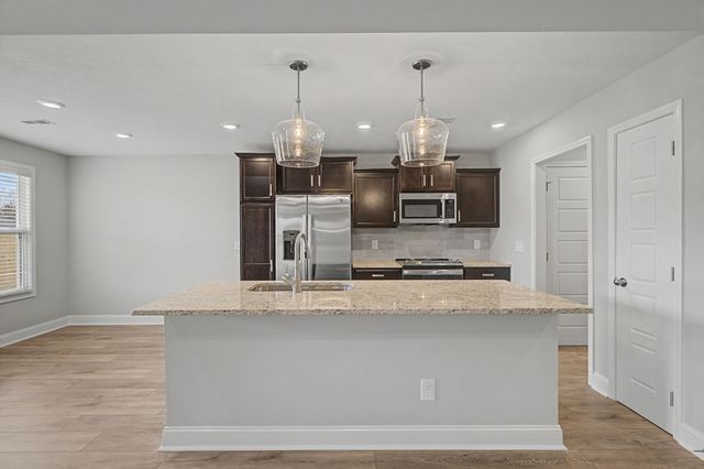 199 Donegal Dr, Clarksville, TN 37042