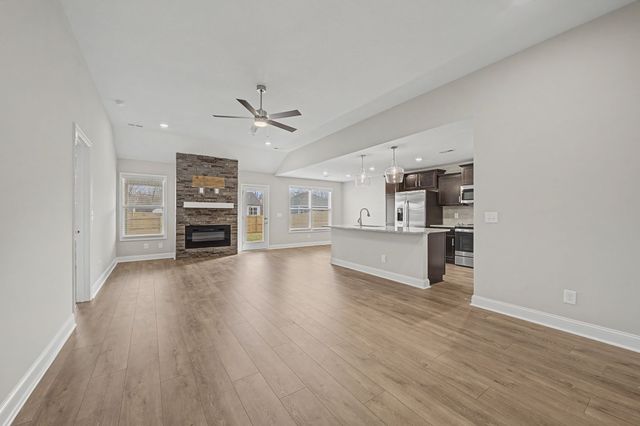 199 Donegal Dr, Clarksville, TN 37042