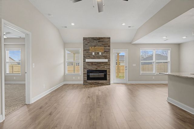 199 Donegal Dr, Clarksville, TN 37042