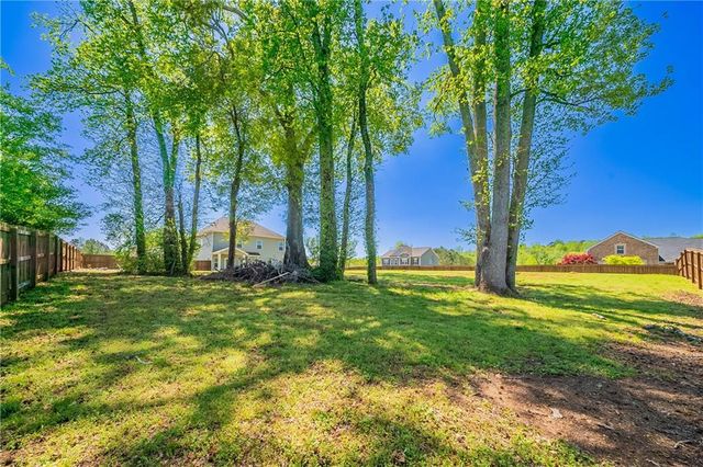 10 Edgewater Court, Covington, GA 30016