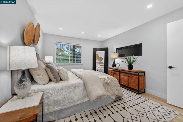 1445 Marchbanks Dr 2, Walnut Creek, CA 94598