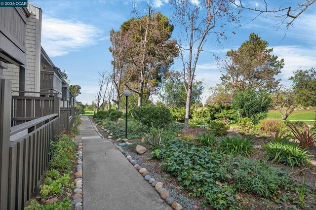 1445 Marchbanks Dr 2, Walnut Creek, CA 94598