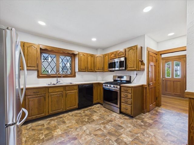70 West St, Quincy, MA 02169