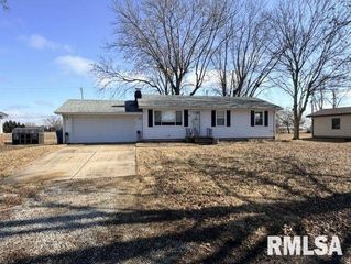 10 Walberta Drive, Rochester, IL 62563