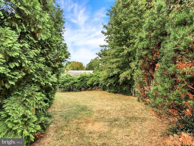 4113 COTSWOLD DR, Harrisburg, PA 17110