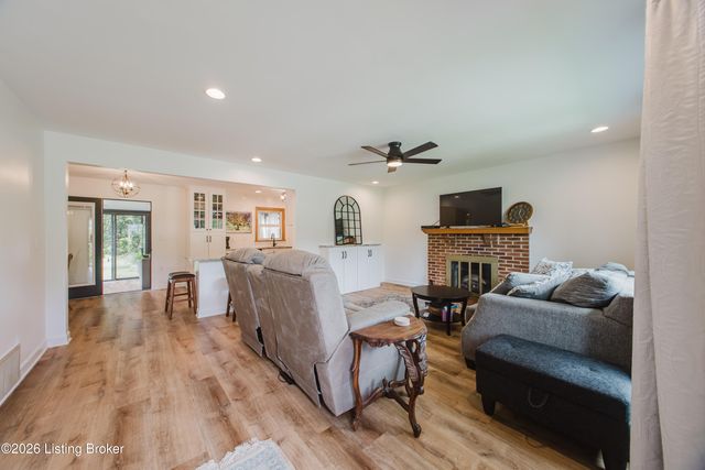 1507 Melody Ln, Louisville, KY 40214