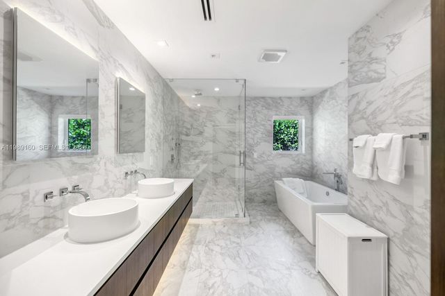 6120 Riviera Dr, Coral Gables, FL 33146