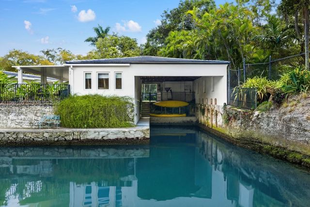 6120 Riviera Dr, Coral Gables, FL 33146