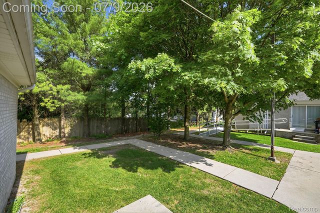 47078 Auburn Court, Shelby Charter Township, MI 48317