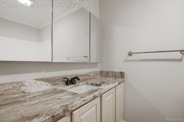 47078 Auburn Court, Shelby Charter Township, MI 48317