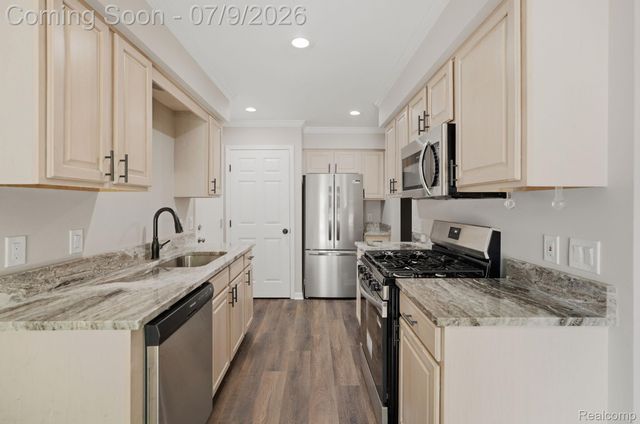 47078 Auburn Court, Shelby Charter Township, MI 48317