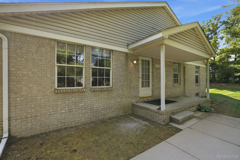 47078 Auburn Court, Shelby Charter Township, MI 48317