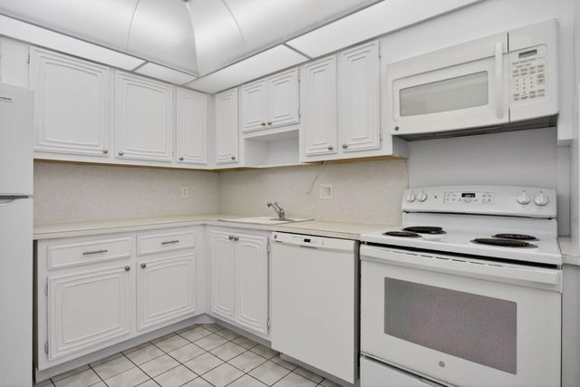 2651 S Palm Aire Drive 302, Pompano Beach, FL 33069