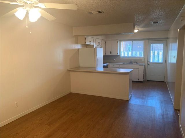 908 Emile ST 12, Bastrop, TX 78602