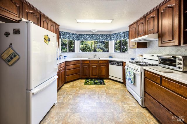 6707 Badger Creek Rd, Santa Rosa, CA 95409