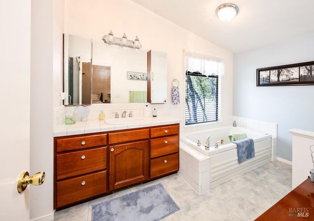 6707 Badger Creek Rd, Santa Rosa, CA 95409