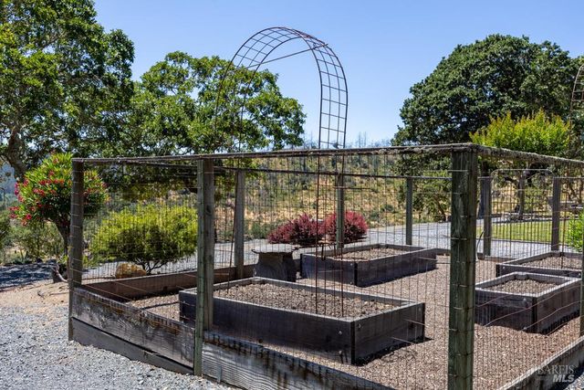 6707 Badger Creek Rd, Santa Rosa, CA 95409