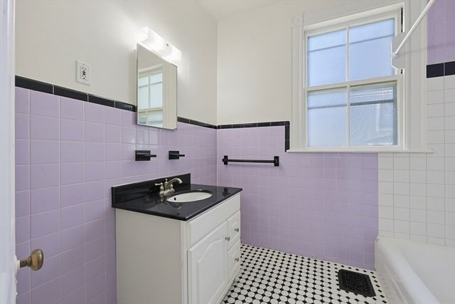 49 Atlantic Terrace, Lynn, MA 01902
