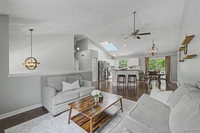 6400 Lake Meadow Drive, Waterford, MI 48327